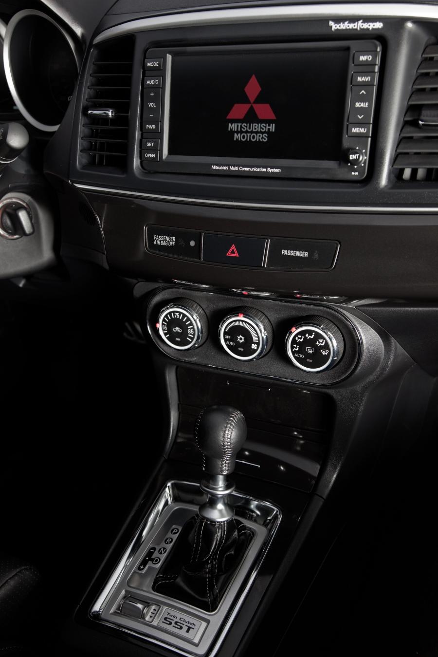  Mitsubishi Lancer Evolution X MR Touring 2012 года  (фото 8 из 34)